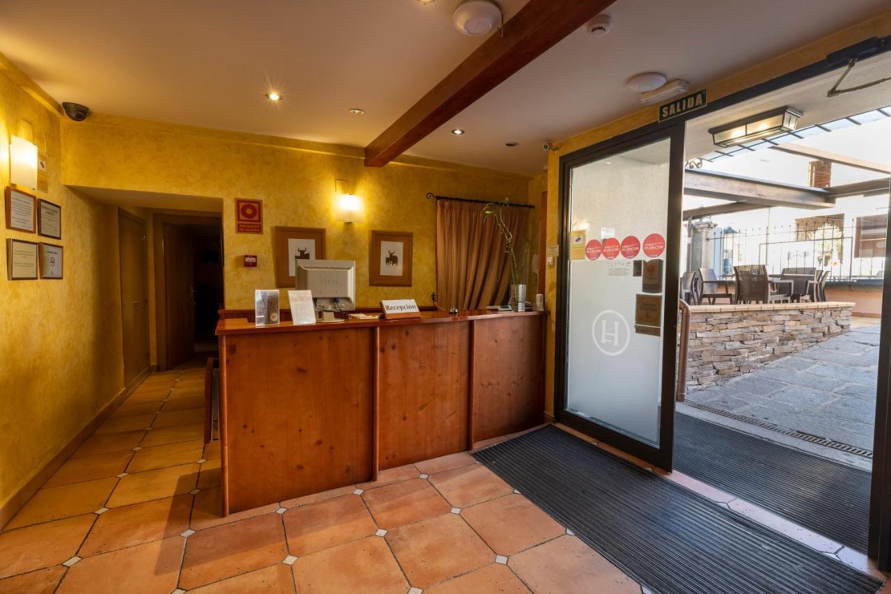 Hostal Restaurante Puerta Del Alcazar Ávila Exterior foto