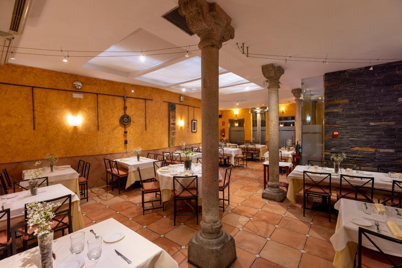 Hostal Restaurante Puerta Del Alcazar Ávila Exterior foto