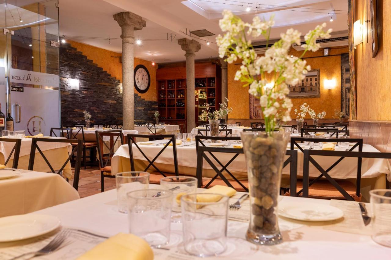 Hostal Restaurante Puerta Del Alcazar Ávila Exterior foto